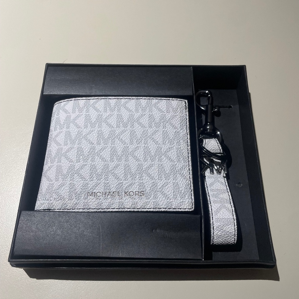 Micheal Kors Wallet & Keychain